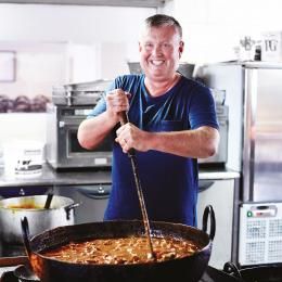 Meet Dan Toombs, aka The Curry Guy Chasni Recipe, Balti Recipe, Grape Recipe, Velveting Beef, Chicken Balti, Vindaloo Sauce, Mint Raita, Curry Restaurant, Curry Base