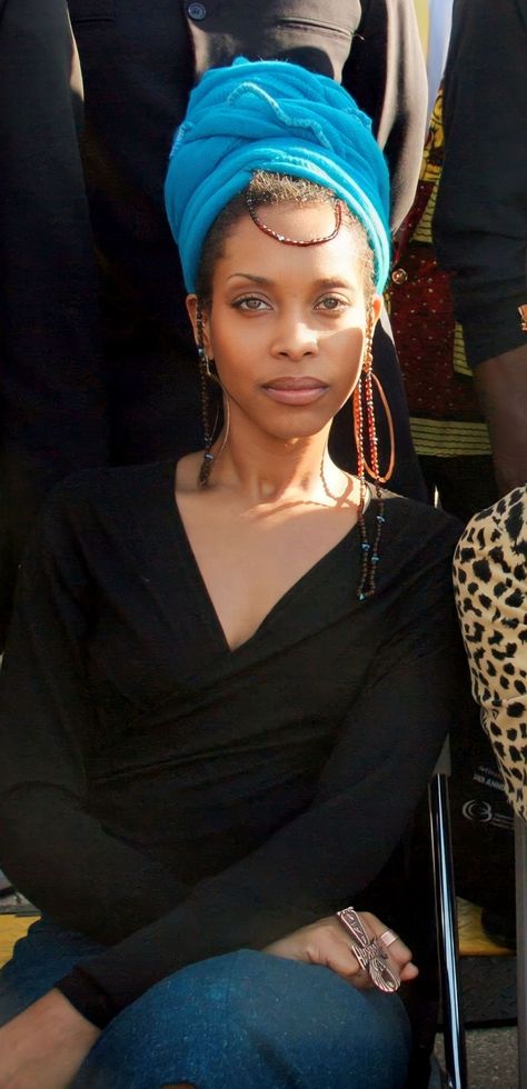 Erykah Badu Other Side Of The Game, Erika Badu 90s, Erika Badu Aesthetic, Erykah Badu Braids, African Woman Aesthetic, Erakyuh Badu, Erika Badu Style, Erykah Badu Hair, Neosoul Aesthetic