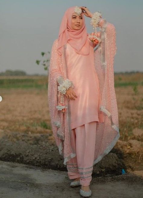 Hijabi Bride, Bridal Hijab Styles, Nikah Outfit, Hijabi Brides, Modest Fashion Hijab, Womens Trendy Dresses, Pakistani Wedding Outfits, Pakistani Fancy Dresses, Bridal Dress Fashion