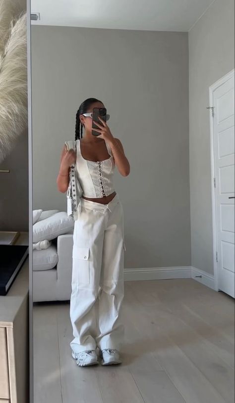 Rate This Cargo Pants Outfits From ⭐1~10. SAVE & FOLLOW i will update everyweek. Cargo Pants Outfits, Nashville Outfits, City Outfits, Pants Outfits, Paris Outfits, Mood Board Fashion, Pinterest Outfits, Going Out Outfits, Cute Simple Outfits