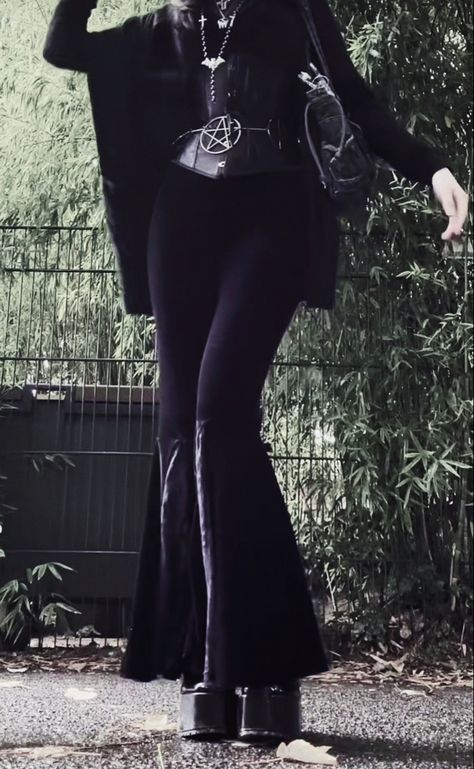 Goth Outfit Casual, Goth Fashion Outfits, Lazy Goth Outfits, Comfy Goth Outfits, Vampy Outfit, Goth Outfits Casual, Goth Fits, Goth Outfit Ideas, Casual Goth