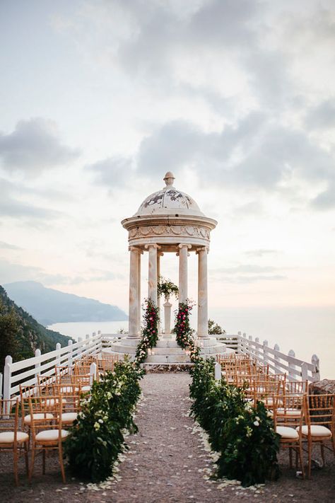 Wedding in Mallorca in a Marble Pavilion by the Mediterranean Sea Ombre Wedding Flowers, Wedding Ceremony Layout, French Chateau Homes, Ceremony Layout, Cliffside Wedding, Ombre Flowers, Wedding Backdrop Ideas, Monique Lhuillier Wedding, Diy Photography Props