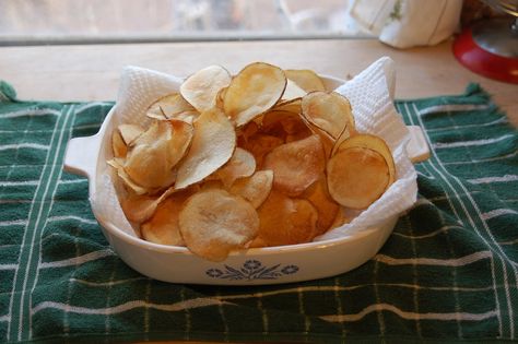 How To Make Potato Chips With A Dehydrator – Storables Dehydrator Potato Chips, Food Dehydrator Recipes, Dehydrate Potatoes, Potato Chip Recipes, Food Dehydration, Recipes Potato, Healthy Potatoes, How To Make Potatoes, Homemade Chips