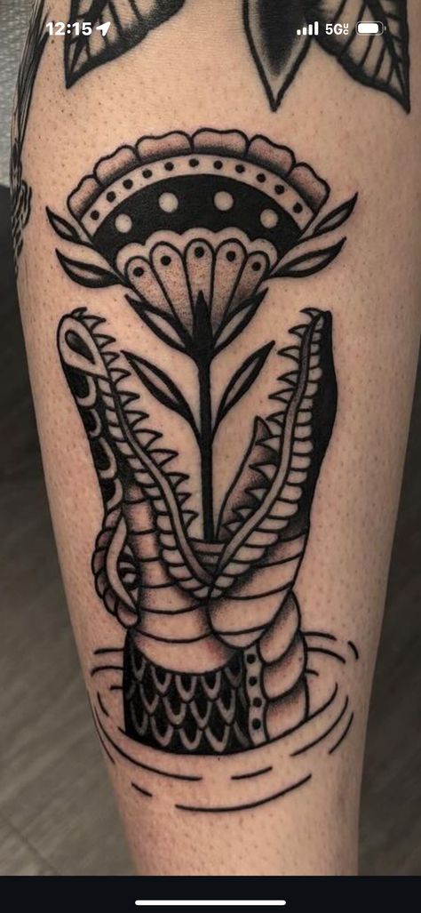 Traditional Tattoo Woman, Back Of Leg Tattoos, Traditional Black Tattoo, Shin Tattoo, Traditional Tattoo Inspiration, Traditional Tattoo Flowers, Tattoo Old School, Traditional Tattoo Sleeve, Elbow Tattoos