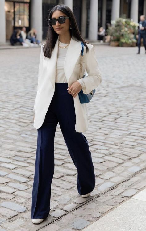 Formal Blazers For Women, Cream Blazer Outfits For Women, London Outfit Ideas Spring, White Blazer Outfit Work, Outfits For Exploring, London Outfit Spring, London Spring Outfit, Cream Blazer Outfit, London Outfit Ideas