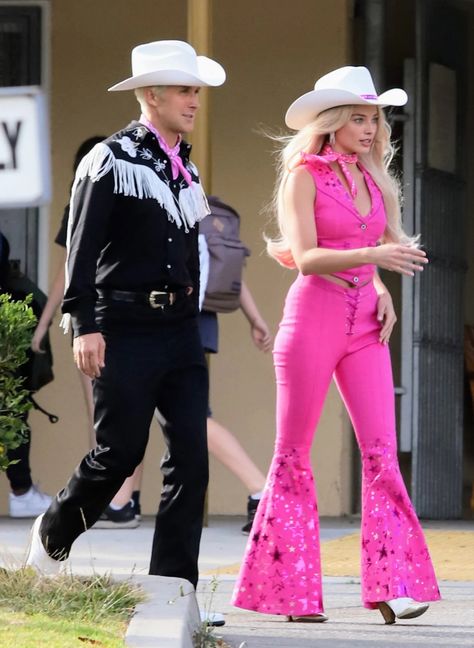 Cowgirl Barbie And Ken, Country Barbie And Ken Costume, Country Barbie Costume, Barbie Country Outfit, Barbie And Ken Cowboy Costume, Barbie And Ken Photoshoot Ideas, Barbie Cowboy Outfit, Ken Fanart Barbie, Cowgirl Barbie Outfit