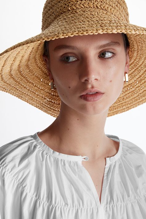 Reference Models, Straw Bucket Hat, Beige Hat, Straw Hats, Lightweight Shorts, Women's Hats, Weekend Trips, White Tank Top, White Tank