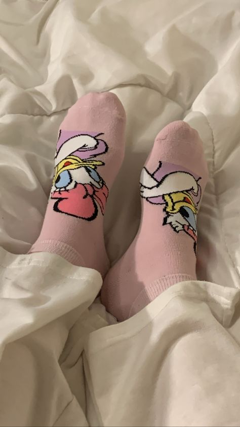 Pink Socks Aesthetic, Socks Photography Ideas, ليلي كولينز, Socks Aesthetic, Classy Winter Outfits, Insta Profile Pic, Classy Photography, Quick Crochet, Cute Selfies Poses