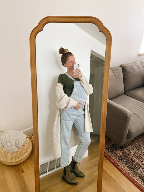 Cozy Fall Maternity Outfits, Maternity Overalls Outfit Winter, Maternity Jeans Outfit Winter, Overalls And Cardigan Outfits, Granola Pregnancy Outfits, Granola Maternity Outfit, Pregnant Overalls Outfit, Pregnancy Jumpsuit Outfit, Pregnancy Overall Outfits