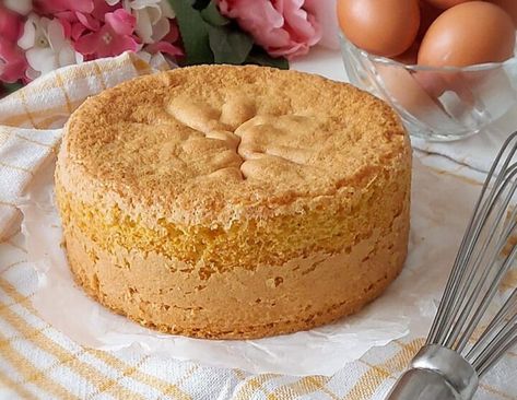 PAN DI SPAGNA ALTO E SOFFICE dolce ricetta base per torte | Cucinare è come amare Torte Recipe, Torte Cake, Cake Factory, Chiffon Cake, Bakery Recipes, Italian Desserts, Sponge Cake, Cake Desserts, Vanilla Cake