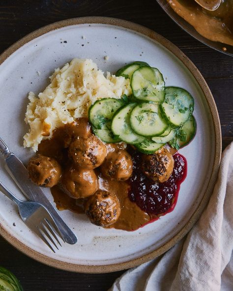 Vegan Swedish Meatballs with Classic Sides | Good Eatings Meatball Side Dishes, Vegetarian Swedish Meatballs, Traditional Swedish Meatballs, Vegan Swedish Meatballs, Meatballs And Gravy, Vegan Gravy, Vegan Meatballs, Cooking Cream, Scandinavian Food