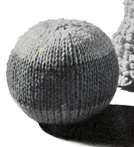 Knitted Balls Free Pattern, How To Knit A Ball, Knit Ball Pattern, Knitted Ball, Small Knitting Projects, Ball Pattern, Bobble Stitch Crochet, Holiday Knits, Scissor Case