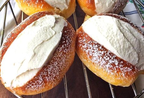 Baking Therapy, Homemade Bread Easy, Breaking Bread, Food Wishes, Sweet Buns, Catering Ideas, Sweet Rolls, Brioche Buns, Bread Recipes Sweet