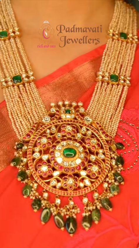 Kundan Pendant Set Gold, Rani Haram Designs Gold, Mango Haram Designs, Kundan Pendants, Rani Haar Gold, Pearl Haram, Green Bangles, Indian Brides Jewelry, Gold Jewelry Prom