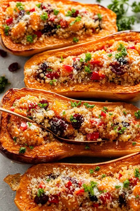 This healthy stuffed butternut squash recipe perfectly embodies the kind of wholesome yet comforting meal that is easier to make than it looks. With its nourishing ingredients and great flavor, this hearty dish is ideal as either a side or the star of a Thanksgiving feast or any ordinary day. It truly shines as a centerpiece! Squash Recipes Roasted, Roasted Squash Recipes, Yummy Bowl, Stuffed Butternut Squash, Stuffed Butternut, Butternut Squash Recipes Roasted, Butternut Squash Quinoa, Butternut Squash Recipe, Stuffed Squash