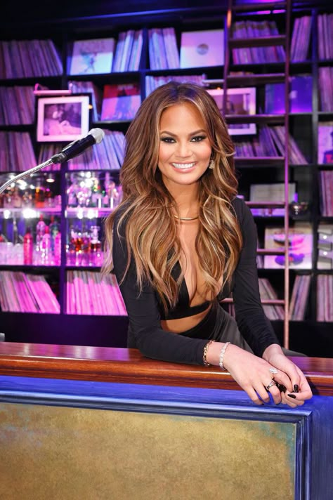 Chrissy Teigen Chrissy Teigen Hair, Ideas For Hair Color, Black Women Hair, Virgin Hair Bundles, Color Highlights, Raw Hair, Haircut And Color, Hair Color Highlights, Chrissy Teigen