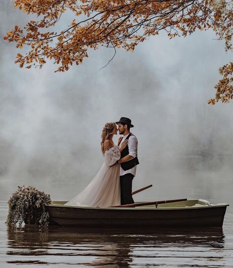 Pond Wedding Photos, Wedding Dresses For Pregnant, Wedding Dresses For Pregnant Women, Canoe Wedding, Engagement Photo Shoot Beach, Pond Wedding, Lake Photoshoot, Boat Wedding, Pre Wedding Shoot Ideas