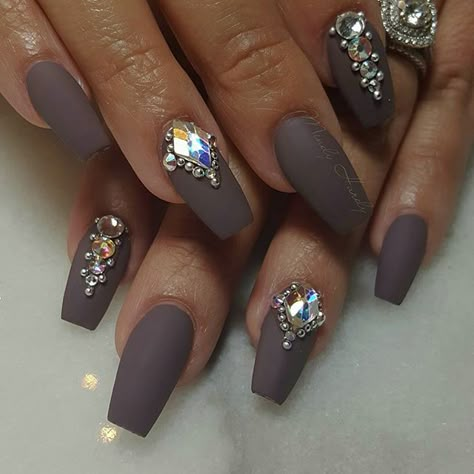 @SoniaEjemai Bling Nails Rhinestones, Short Bling Nails, Nails Rhinestones, Coffin Nails Matte, Nails Matte, Matte Nails Design, Nails Design With Rhinestones, Super Nails, Nails Polish