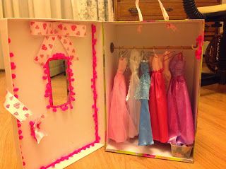 DIY barbie doll closet Barbie Doll Closet, Doll Clothes Storage Ideas, Barbie Organization, Barbie Closet, Diy Barbie House, Doll Storage, Accessoires Barbie, Real Barbie, Felt Sewing