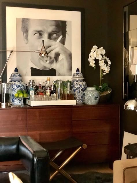 Home Lounge Room Bar, Bachelor Bedroom, Bachelor Pad, Apartment Decor Inspiration, Decoration Inspiration, Apartment Inspiration, Lounge Room, Interior Inspo, My New Room