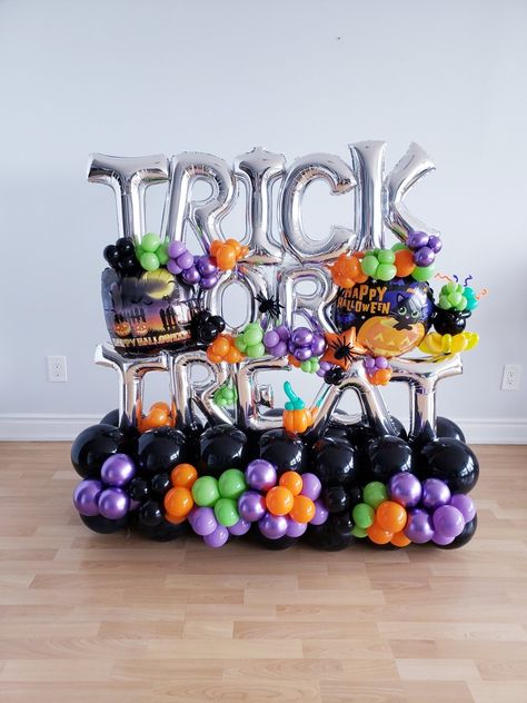 Halloween Balloons Bouquets, Halloween Balloon Arrangements, Halloween Balloon Tower, Halloween Balloon Bouquet, Orange Balloon Garland, Globos Halloween, Halloween Balloon Arch, Spooky Balloons, Balloon Decorations Diy Tutorials