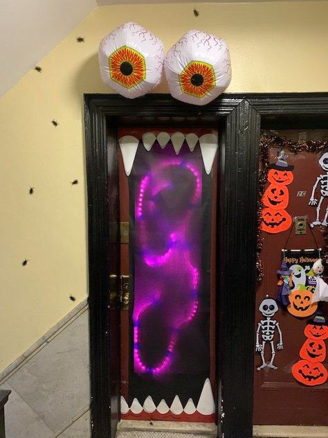 Halloween Apartment Door, Halloween Door Decorating Contest, Door Contest Ideas, Door Decorating Contest Ideas, Halloween Door Decorating, Halloween Apartment, Door Decorating Ideas, Boutique Flyer, Contest Ideas