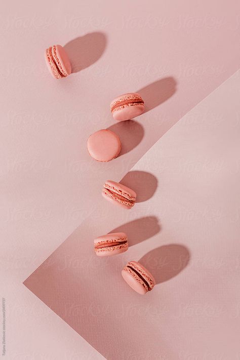 Pink Food Photography, Macaron Photography, Pop Art Food Photography, Macaron Photography Ideas, Macaroon Photography, Macaroons Photography Ideas, Macaroons Photography, Macaroon Pictures, Macaroon Food Photography