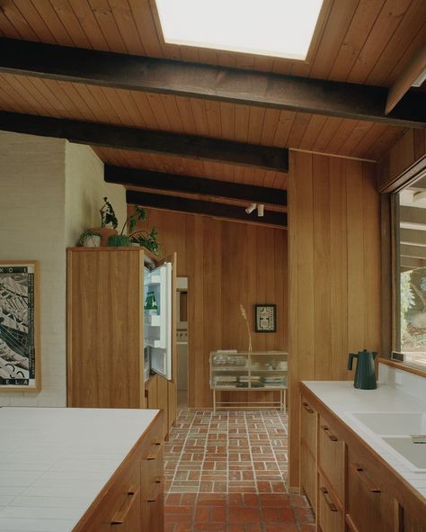 Alistair Knox House, Melbourne House Interiors, Mcm Barndominium, Asian Mid Century Modern, Mid Century Modern Interior Design Ideas, Architect Kitchen, Modern Australian Home, 60s House, Midcentury House