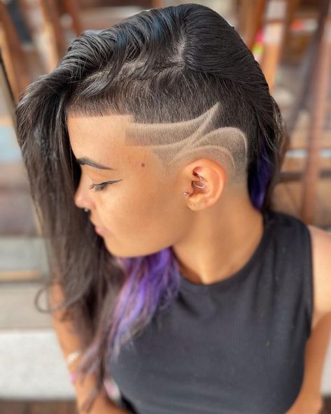 Female Undercut Long Hair, Side Shaved Hair, Shaved Side Haircut, Long Hair Shaved Sides, Low Cut Hairstyles, Half Shaved Head, Side Haircut, Side Shaved, Shaved Designs