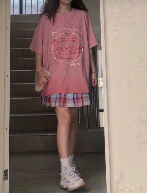 Pink Tshirt Outfit, Oversized Tshirt Outfit, Kaori Miyazono, Oversize Tshirt Outfits, 2000s Japanese Fashion, Tshirt Outfit, Oversized Outfit, Baggy Clothes, Everyday Fashion Outfits