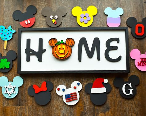 Deco Disney, Casa Disney, Disney Diy Crafts, Disney Room Decor, Disney Christmas Decorations, Disney Rooms, Disney Home Decor, Disney Decor, Home Sign