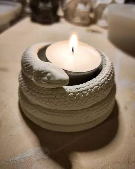 Halloween Pottery, Snake Flower, Clay Candle Holders, Clay Candle, Sculpture Art Clay, Clay Diy Projects, Clay Crafts Air Dry, Office Inspo, Keramik Design