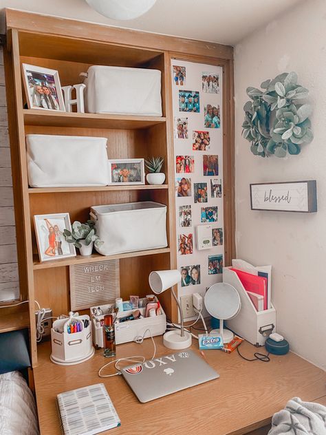 Dorm Room Texas Tech, Texas Tech Murdough Dorm Room, Murdough Dorm Texas Tech, Texas A M Dorm, Dorm Room Desks, Texas Tech Aesthetic, College Dorm Desk Ideas, Texas Tech Dorm Room, Dorm Room Desk Ideas