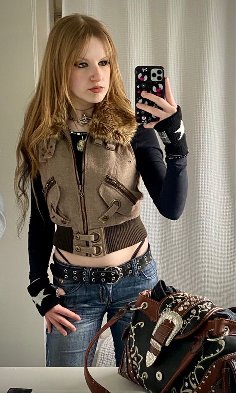 2000s Vest Outfits, Vest Outfits Y2k, Y2k Vest Outfit, Y2k Jacket Outfit, Y2k Low Rise Jeans Outfit, Fur Gilet Outfit, Low Rise Jeans Outfit 2000s, Sleeveless Jacket Outfit, Movie Thirteen