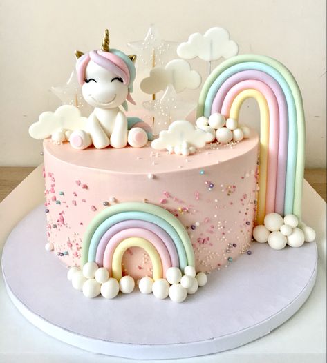 Rainbow Cake With Unicorn, Unicorn Pastel Cake, Unicorn 2nd Birthday Cake, Rainbow Cake Unicorn, Pastel Unicorn Birthday Cake, Princess And Unicorn Cake, Unicorn Cake Ideas For Kids, Unicorn Cake 4th Birthday, Pastel Rainbow Unicorn Cake