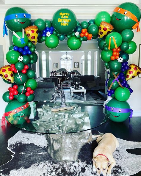 Ninja Turtle Balloon Bouquet, Ninja Turtle Balloon Ideas, Ninja Turtles Balloon Garland, Tmnt Balloon Arch, Ninja Turtles Birthday Backdrop, Ninja Turtles 3rd Birthday Party Ideas, Girly Ninja Turtles Birthday Party Ideas, Ninja Turtle Decorations Party, Teenage Mutant Ninja Turtle Party Decorations