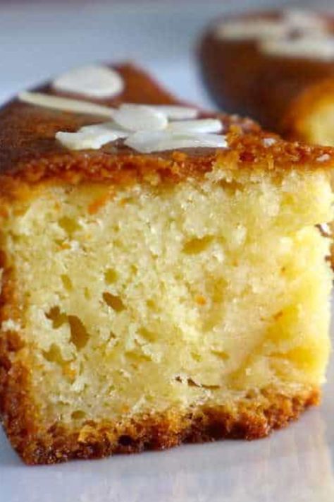 Greek Cake, Greek Yogurt Cake, Inside Cake, Yoghurt Cake, Slice Of Cake, Greek Yogurt Recipes, Greek Desserts, Yogurt Cake, Greek Dishes