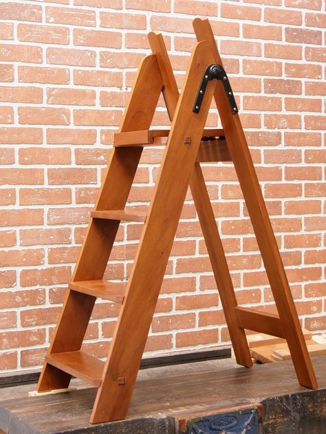 Step Ladder Making I Enjoyed - Paul Sellers' Blog Diy Wood Step Ladder, Diy Step Ladder, Iron Ladder, Bamboo Furniture Diy, Trampoline Ladder, Wooden Step Ladder, Stair Ladder, Wood Step Stool, Wooden Step Stool