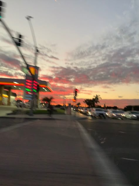 Aesthetic Sunset Pictures, Blurry Pictures, Parc D'attraction, Aesthetic Sunset, Sky Pictures, Pretty Sky, Pretty Photos, Sunset Pictures, Sunset Sky