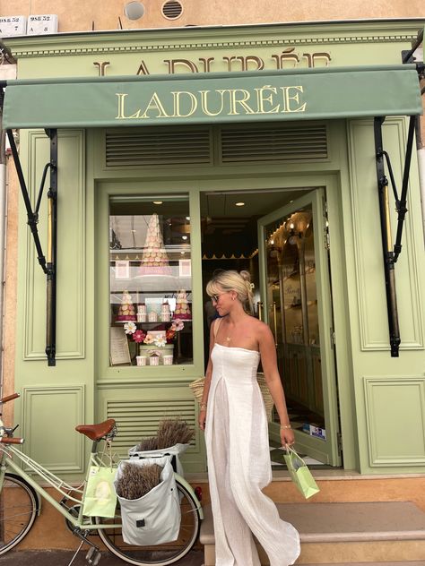 Women’s European Fashion Summer, Paris Outfits Summer, Summer In France, European Girl, Laduree Paris, Parisian Summer, France Outfits, Paris Summer, Cozy Fall Outfits