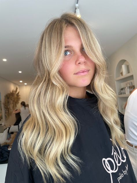 Dreamy vanilla swirl 🍦  Half-head foils, basin balayage, root-shadow, cut and style by @tori_pelobylago Blond Balayage Hair On Blond Hair, Sunny Blonde Hair Highlights, Half Head Foils Blonde Highlights, Half Head Of Foils Blonde, Shadow Root Golden Blonde, Half Head Balayage Blonde, Bright Honey Blonde Balayage, Half Head Of Blonde Highlights, Blonde Half Head Foils