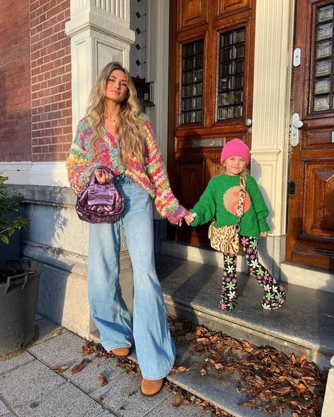 Tessa on Instagram: "Toddler in one hand, @jeromedreyfuss in the other ✨ just the way I like it 💖🌈🍒 #jeromedreyfuss #ad" Rebecca Core, Cool Mom Outfits, How To Style A Denim Skirt, Dresses For Plus Size, Cocktail Fashion, Denim Skirt Fashion, Australian Style, Denim Skirt Outfits, Cool Mom