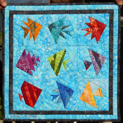 small quilts | Stray Stitches: Small Quilts Fish Quilts, Fish Quilt Pattern, Boat Quilt, Quilting Applique, Nautical Quilt, Fish Quilt, Beach Quilt, Fabric Fish, Childrens Quilts