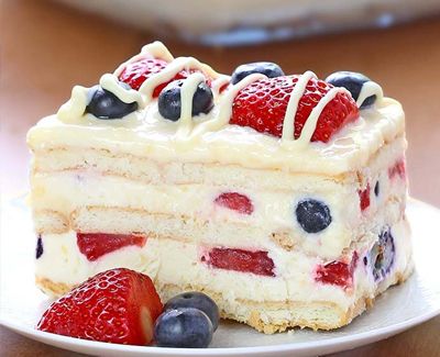 No Bake Summer Berry Icebox Cake - SAGA Realty & Construction Summer Berry Icebox Cake, Berry Icebox Cake, Light Summer Desserts, Easy Summer Dessert Recipes, No Bake Summer Desserts, Icebox Cake Recipes, Icebox Pie, Blue Desserts, Dessert Simple