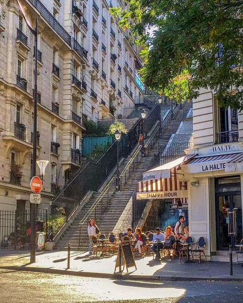 Montmartre, Paris, France Paris Dream, France Aesthetic, Paris Vibes, Montmartre Paris, Paris Aesthetic, Paris Trip, Living In Paris, Europe Trip, City Aesthetic