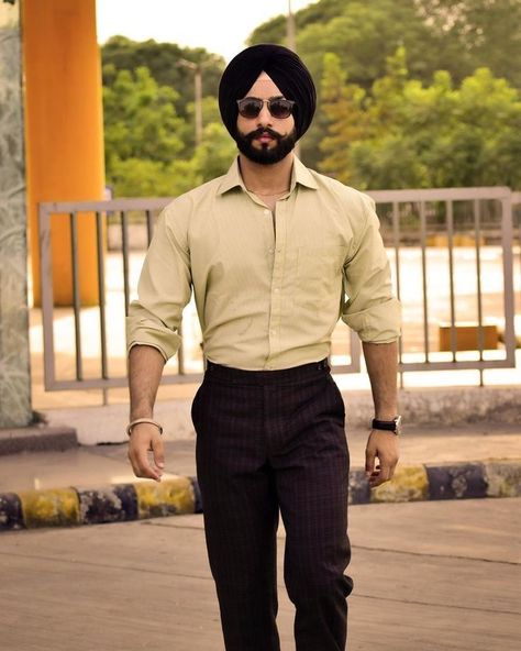 Coat Pant With Turban, Turban Outfit, Wahe Guru, Sardar Fashion, Mens Pants Fashion Casual, Sunny Fashion, Interracial Couple Photography, Outfit Ideas Men, Gentleman Rules