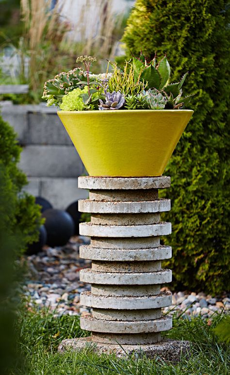 Plant Pedestal, Container Garden Design, Diy Plant Stand, Concrete Pavers, Container Gardens, Garden Yard Ideas, Plant Combinations, Garden Tours, Diy Planters