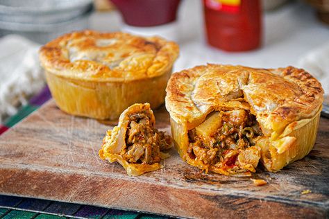 Curry Pie Recipe, Cambodian Chicken, Curry Pie, Authentic Guacamole Recipe, Sausage Rolls Recipe, Curried Chicken, Chicken Pie, Fried Beef, Pepper Steak