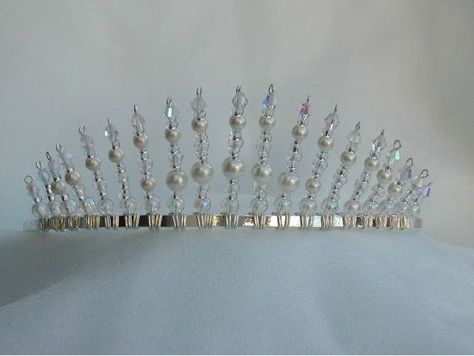 wire beaded crown Diy Tiara, Wire Crown, Handmade Tiaras, Beaded Crown, Doll Jewelry, Handmade Wire Jewelry, Diy Hair Accessories, Handmade Wire, Bead Jewellery