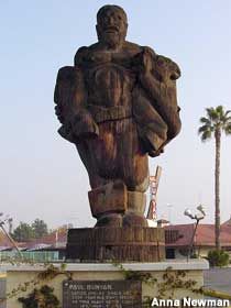 Chainsaw carved bunyan. From the old Paul Bunyan Lodge in Porterville Porterville Ca History, Porterville California, Small Town Names, Motel Sign, Tulare County, San Joaquin Valley, Paul Bunyan, Ca History, Bakersfield California